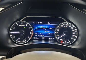 Подержанный автомобиль Nissan Murano Suv 2017 года (18 фото)