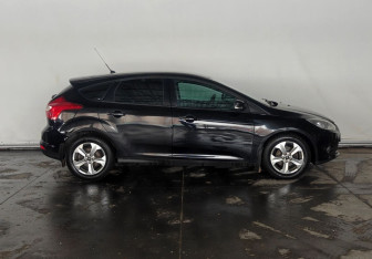 Подержанный автомобиль Ford Focus Hatchback 2012 года (4 фото)