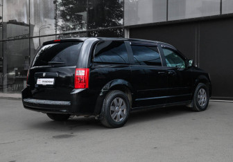 Подержанный автомобиль Dodge Caravan 2009 года (4 фото)