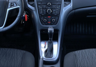 Подержанный автомобиль Opel Astra Hatchback 2014 года (12 фото)