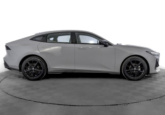 Подержанный автомобиль Changan UNI-V 2024 года (4 фото)