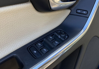Подержанный автомобиль Volvo XC60 2012 года (20 фото)