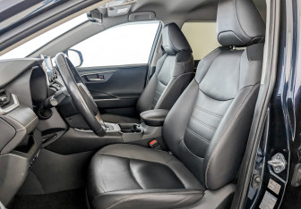 Подержанный автомобиль Toyota RAV4 2019 года (20 фото)