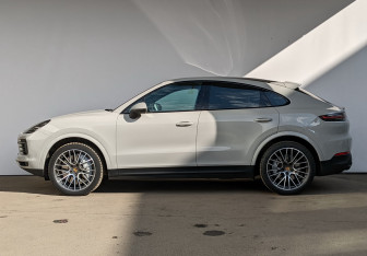 Подержанный автомобиль Porsche Cayenne 2020 года (24 фото)