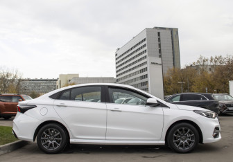 Подержанный автомобиль Omoda S5 2024 года (4 фото)