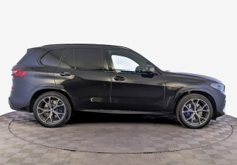 Подержанный автомобиль BMW X5 2021 года (4 фото)