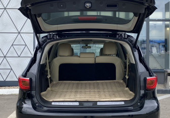 Подержанный автомобиль Infiniti QX60 2017 года (10 фото)