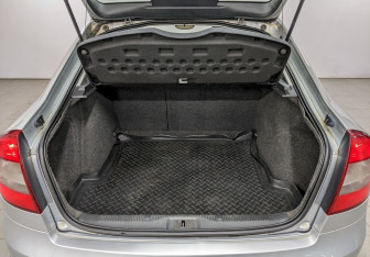 Подержанный автомобиль Skoda Fabia Hatchback 2010 года (10 фото)