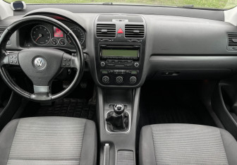 Подержанный автомобиль Volkswagen Jetta Sedan 2008 года (12 фото)