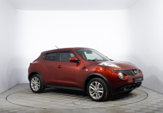 Подержанный автомобиль Nissan Juke 2011 года (3 фото)