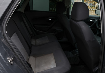 Подержанный автомобиль Volkswagen Polo Sedan 2013 года (11 фото)