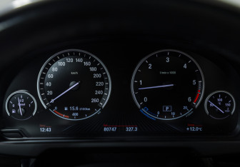 Подержанный автомобиль BMW X5 2014 года (11 фото)