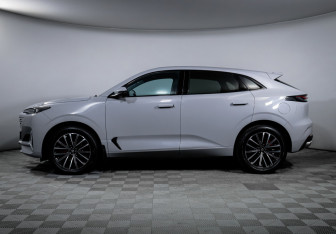 Подержанный автомобиль Changan UNI-K 2024 года (8 фото)