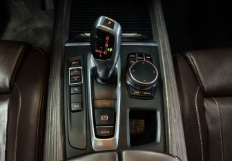 Подержанный автомобиль BMW X5 2017 года (29 фото)