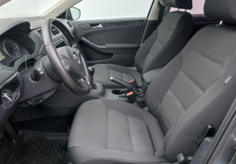 Подержанный автомобиль Volkswagen Jetta Sedan 2012 года (10 фото)