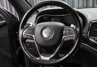 Подержанный автомобиль Jeep Grand Cherokee 2020 года (17 фото)
