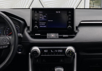 Подержанный автомобиль Toyota RAV4 2019 года (13 фото)