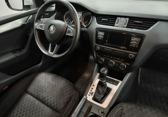 Подержанный автомобиль Skoda Octavia Liftback 2016 года (10 фото)