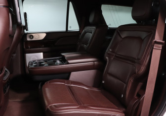 Подержанный автомобиль Lincoln Navigator 2018 года (10 фото)