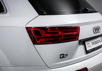 Подержанный автомобиль Audi Q7 2019 года (16 фото)