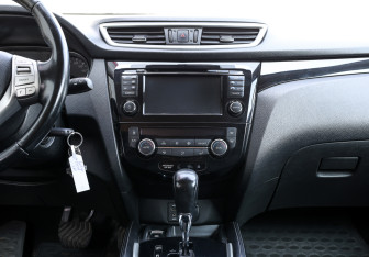 Подержанный автомобиль Nissan Qashqai 2014 года (15 фото)