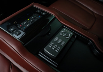 Подержанный автомобиль Lexus LX 2017 года (12 фото)