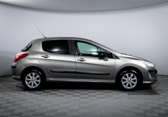 Подержанный автомобиль Peugeot 308 Hatchback 2010 года (4 фото)
