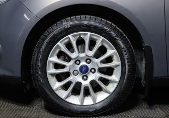 Подержанный автомобиль Ford Focus Hatchback 2013 года (8 фото)