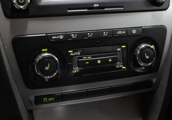 Подержанный автомобиль Skoda Octavia Liftback 2013 года (18 фото)