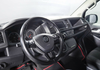 Подержанный автомобиль Volkswagen Multivan 2018 года (8 фото)
