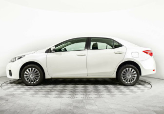Подержанный автомобиль Toyota Corolla Sedan 2013 года (3 фото)