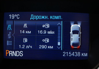 Подержанный автомобиль Ford Kuga 2013 года (15 фото)