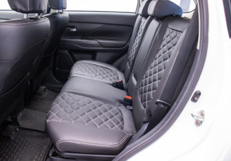 Подержанный автомобиль Mitsubishi Outlander 2022 года (11 фото)