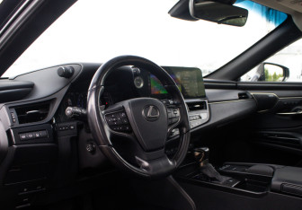 Подержанный автомобиль Lexus ES 2021 года (9 фото)