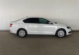 Подержанный автомобиль Skoda Octavia Liftback 2020 года (8 фото)