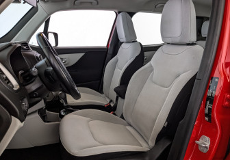 Подержанный автомобиль Jeep Renegade 2018 года (20 фото)