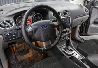 Подержанный автомобиль Ford Focus Hatchback 2010 года (16 фото)