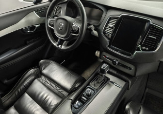 Подержанный автомобиль Volvo XC90 2016 года (14 фото)