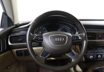 Подержанный автомобиль Audi A7 2011 года (18 фото)