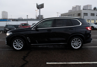 Подержанный автомобиль BMW X5 2020 года (8 фото)