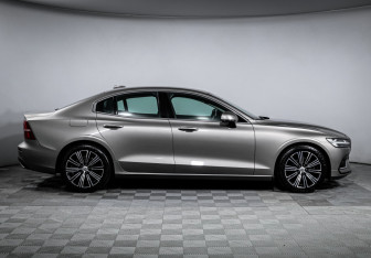 Подержанный автомобиль Volvo S60 2019 года (4 фото)
