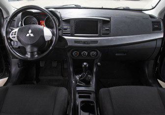Подержанный автомобиль Mitsubishi Lancer Sedan 2007 года (14 фото)