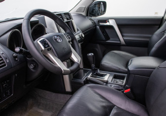 Подержанный автомобиль Toyota Land Cruiser Prado 2013 года (10 фото)