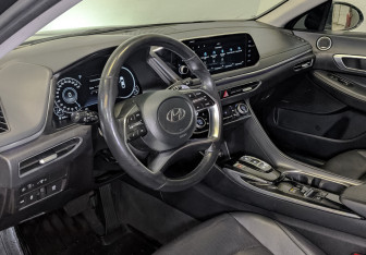 Подержанный автомобиль Hyundai Sonata 2022 года (15 фото)