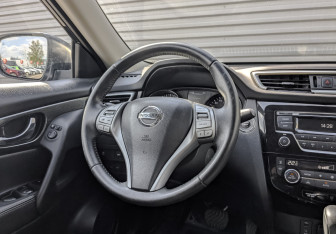 Подержанный автомобиль Nissan X-Trail 2017 года (25 фото)
