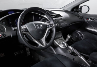 Подержанный автомобиль Honda Civic Hatchback 2007 года (14 фото)