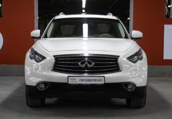 Подержанный автомобиль Infiniti FX 2012 года (2 фото)
