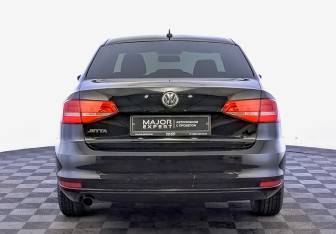 Подержанный автомобиль Volkswagen Jetta Sedan 2015 года (6 фото)