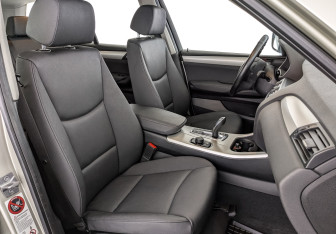 Подержанный автомобиль BMW X3 2013 года (24 фото)