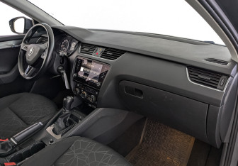 Подержанный автомобиль Skoda Octavia Liftback 2018 года (13 фото)